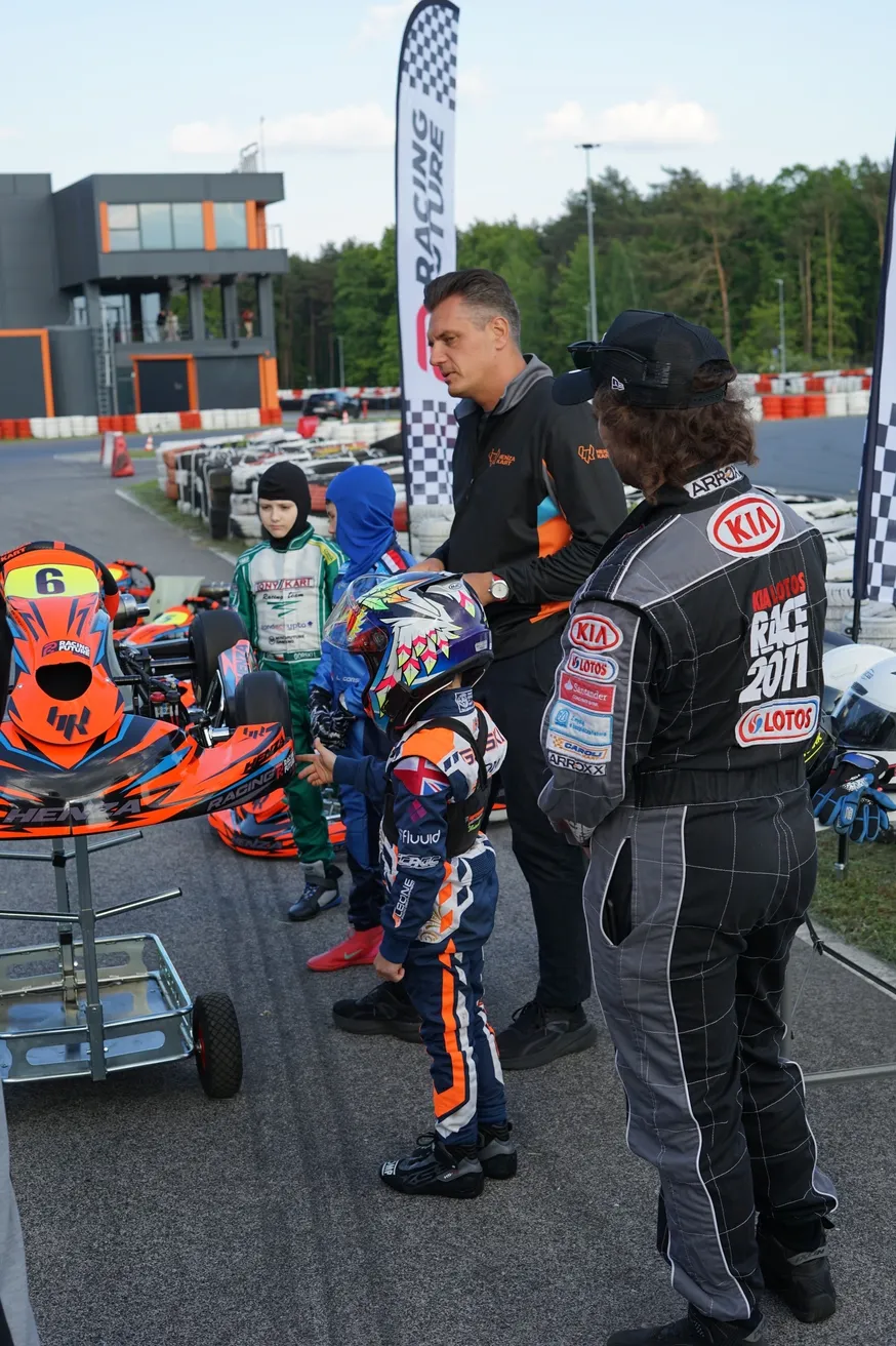 Motorsport to pasja, podróże, sesje coachingowe 
i wyjątkowe chwile.