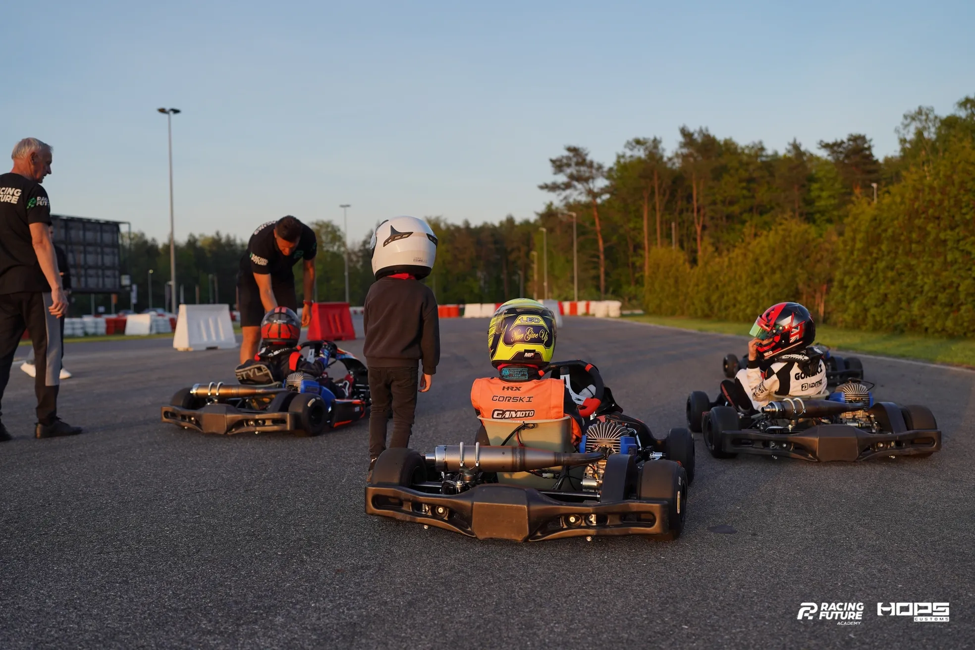 Motorsport to pasja, podróże, sesje coachingowe 
i wyjątkowe chwile.